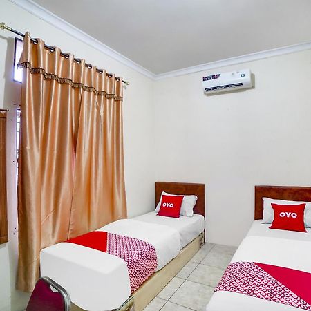 Oyo 91199 Felicia Homestay Medan Buitenkant foto