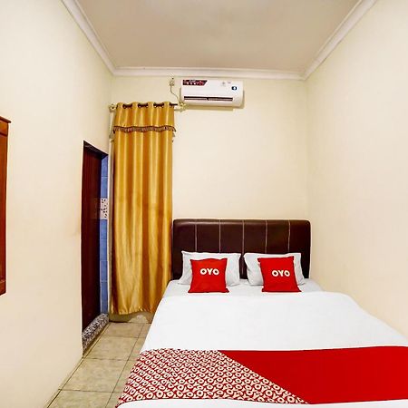 Oyo 91199 Felicia Homestay Medan Buitenkant foto