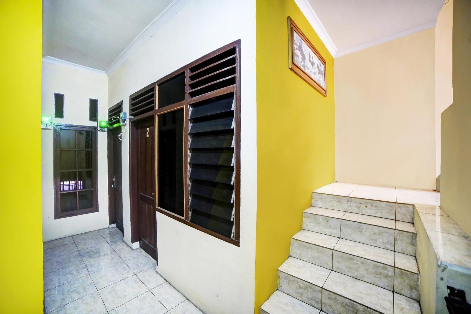 Oyo 91199 Felicia Homestay Medan Buitenkant foto
