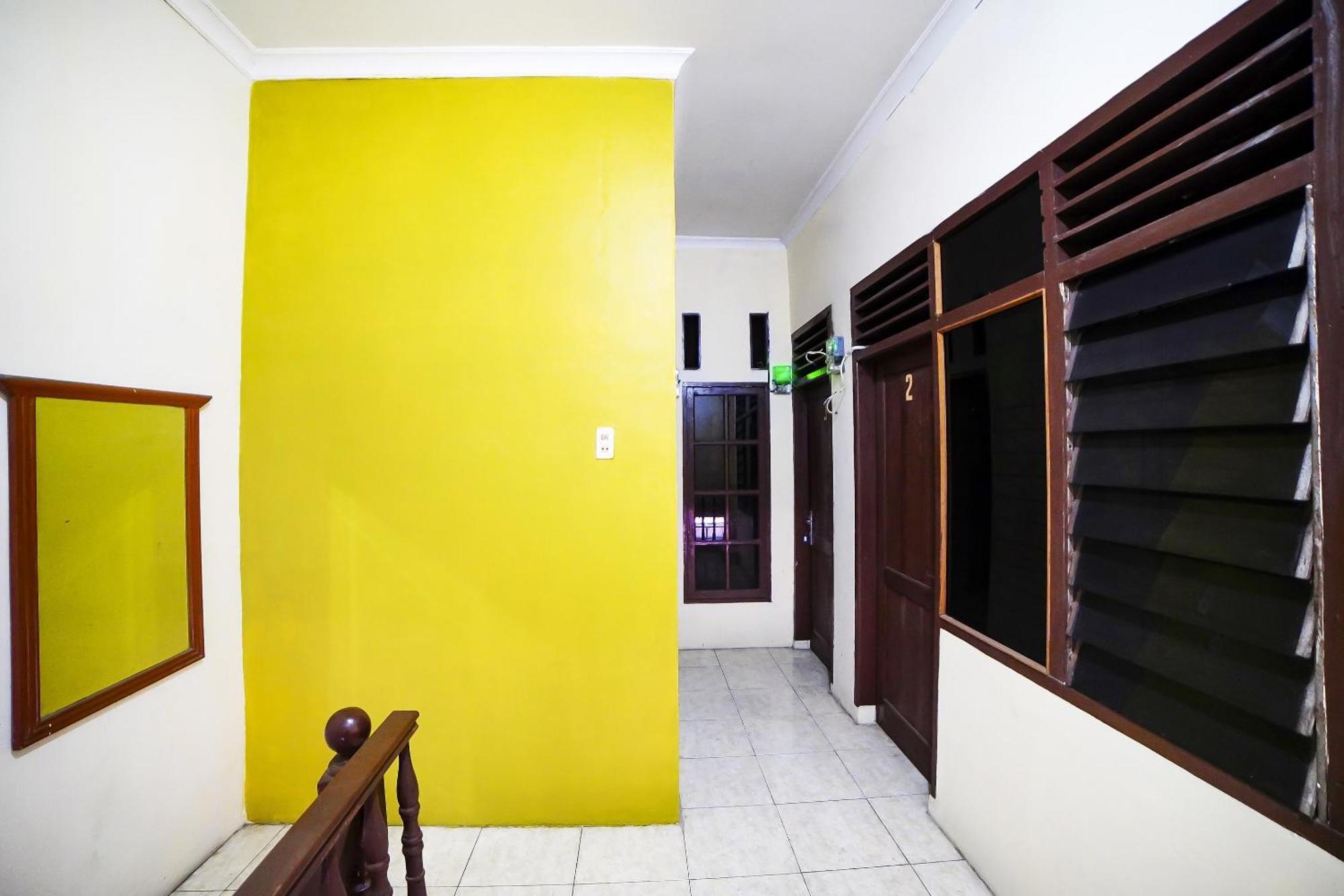Oyo 91199 Felicia Homestay Medan Buitenkant foto