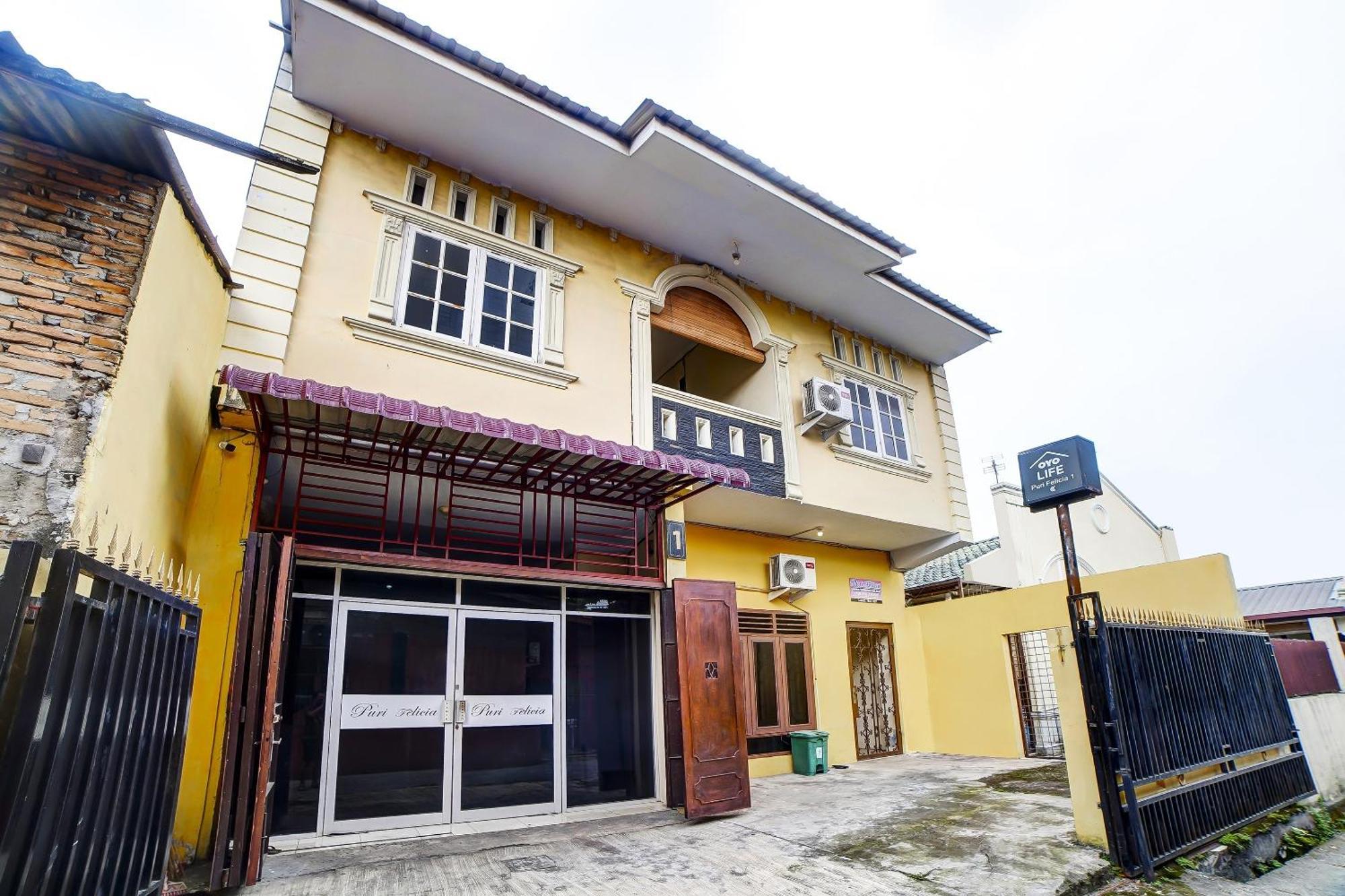Oyo 91199 Felicia Homestay Medan Buitenkant foto