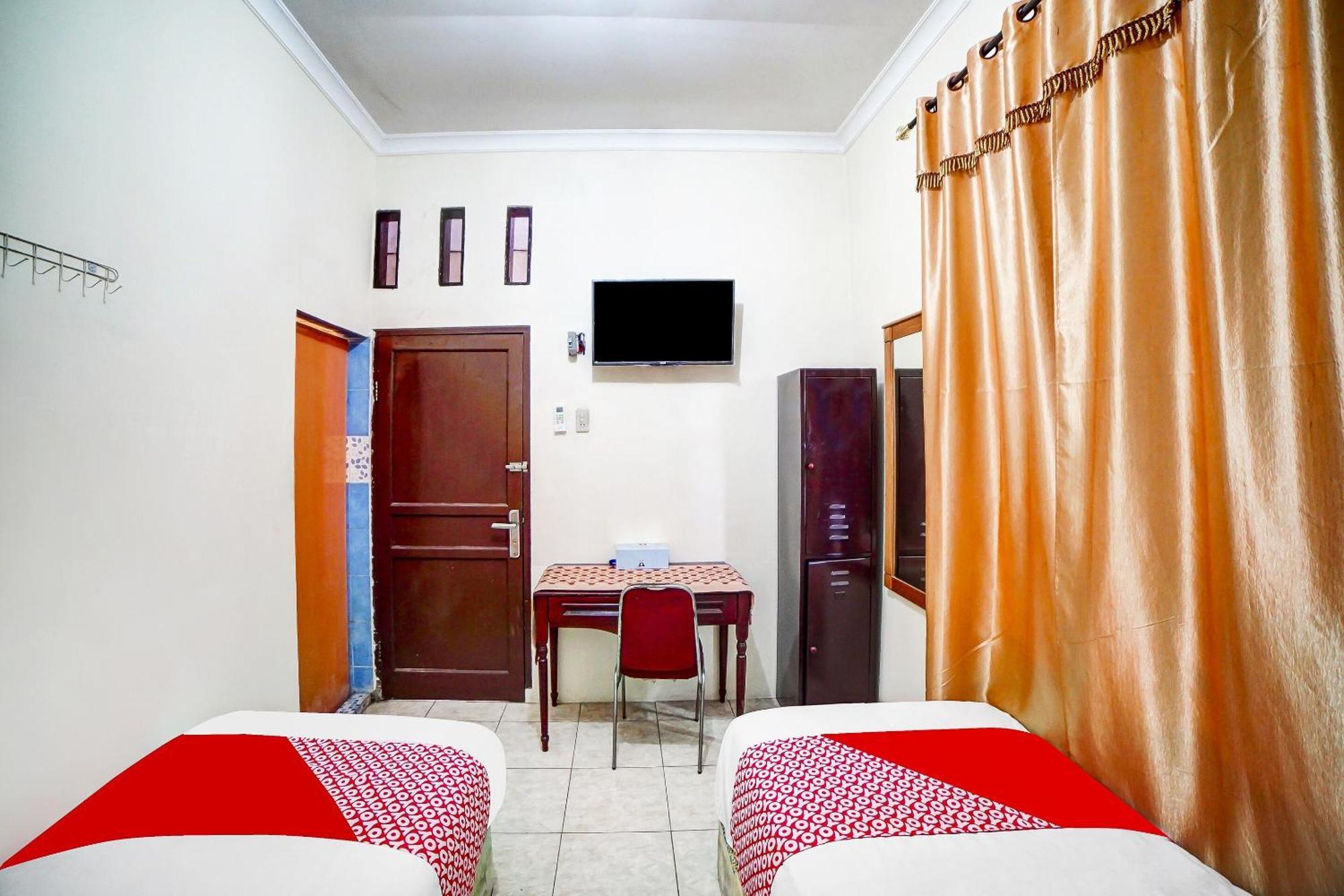 Oyo 91199 Felicia Homestay Medan Buitenkant foto