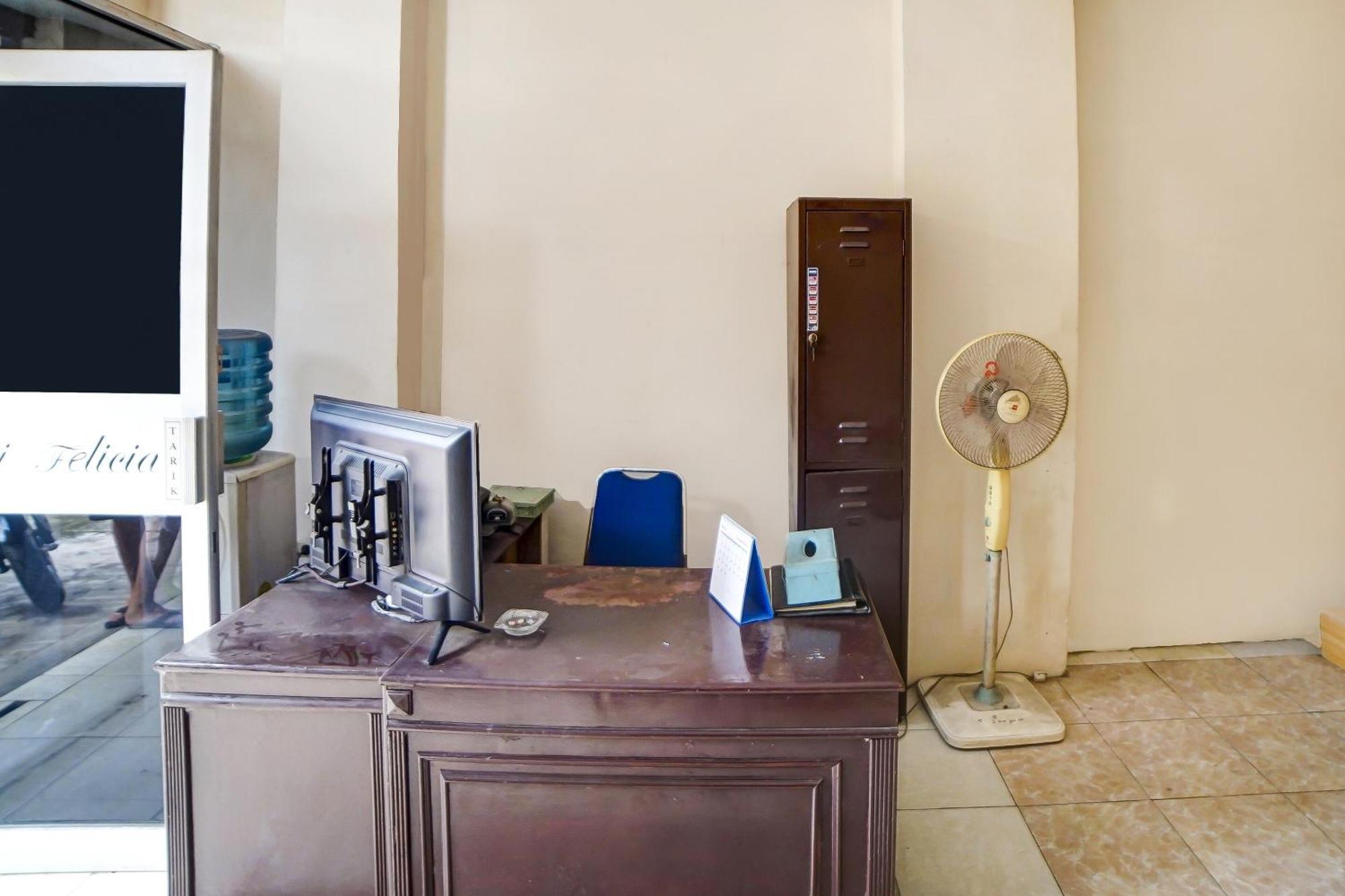 Oyo 91199 Felicia Homestay Medan Buitenkant foto
