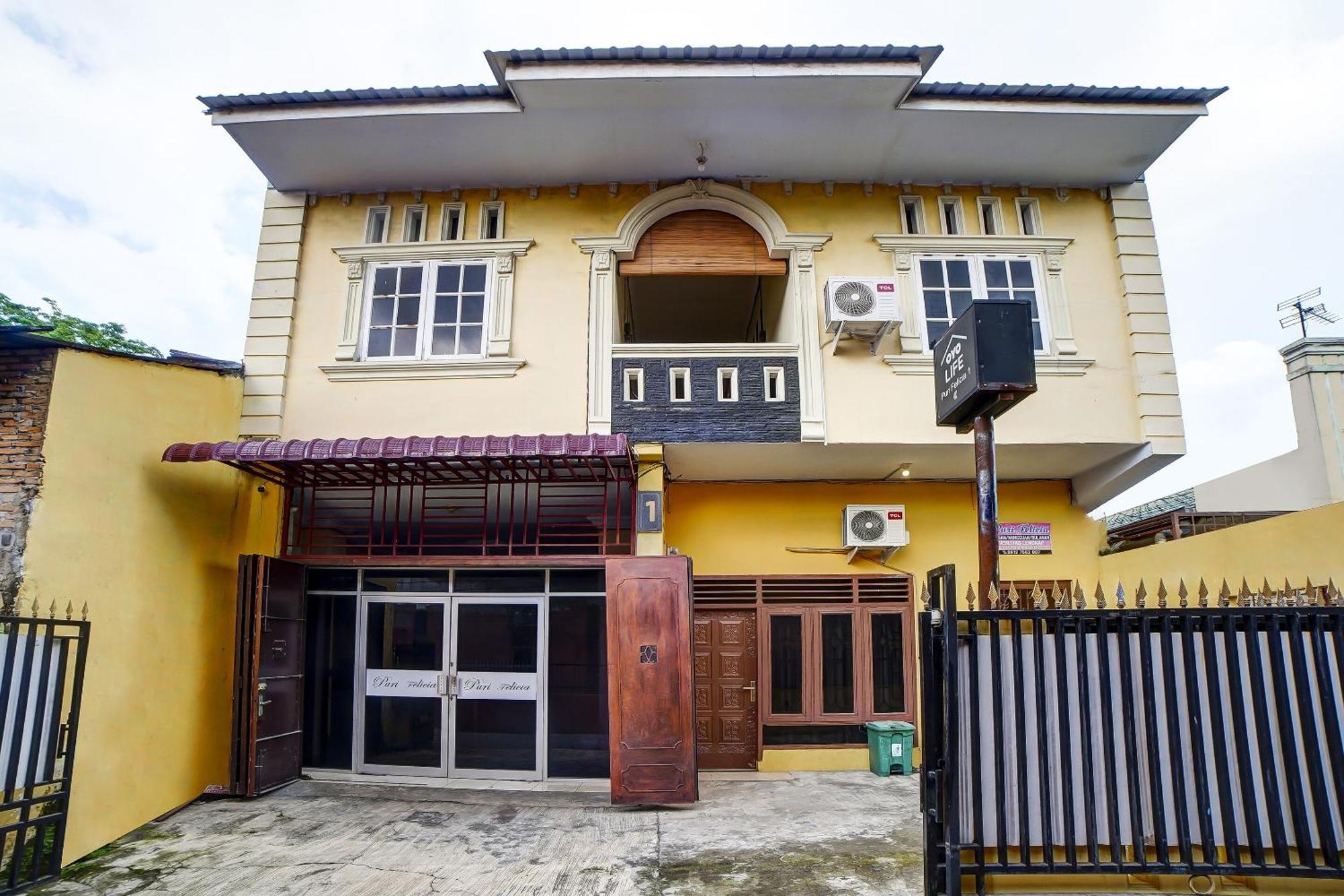 Oyo 91199 Felicia Homestay Medan Buitenkant foto