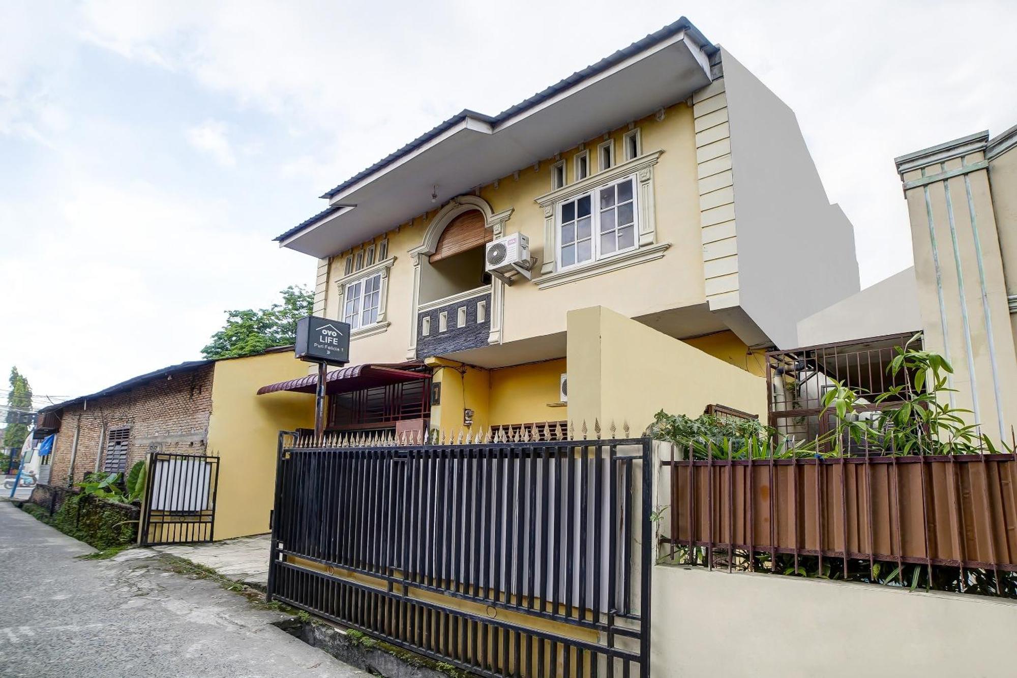 Oyo 91199 Felicia Homestay Medan Buitenkant foto