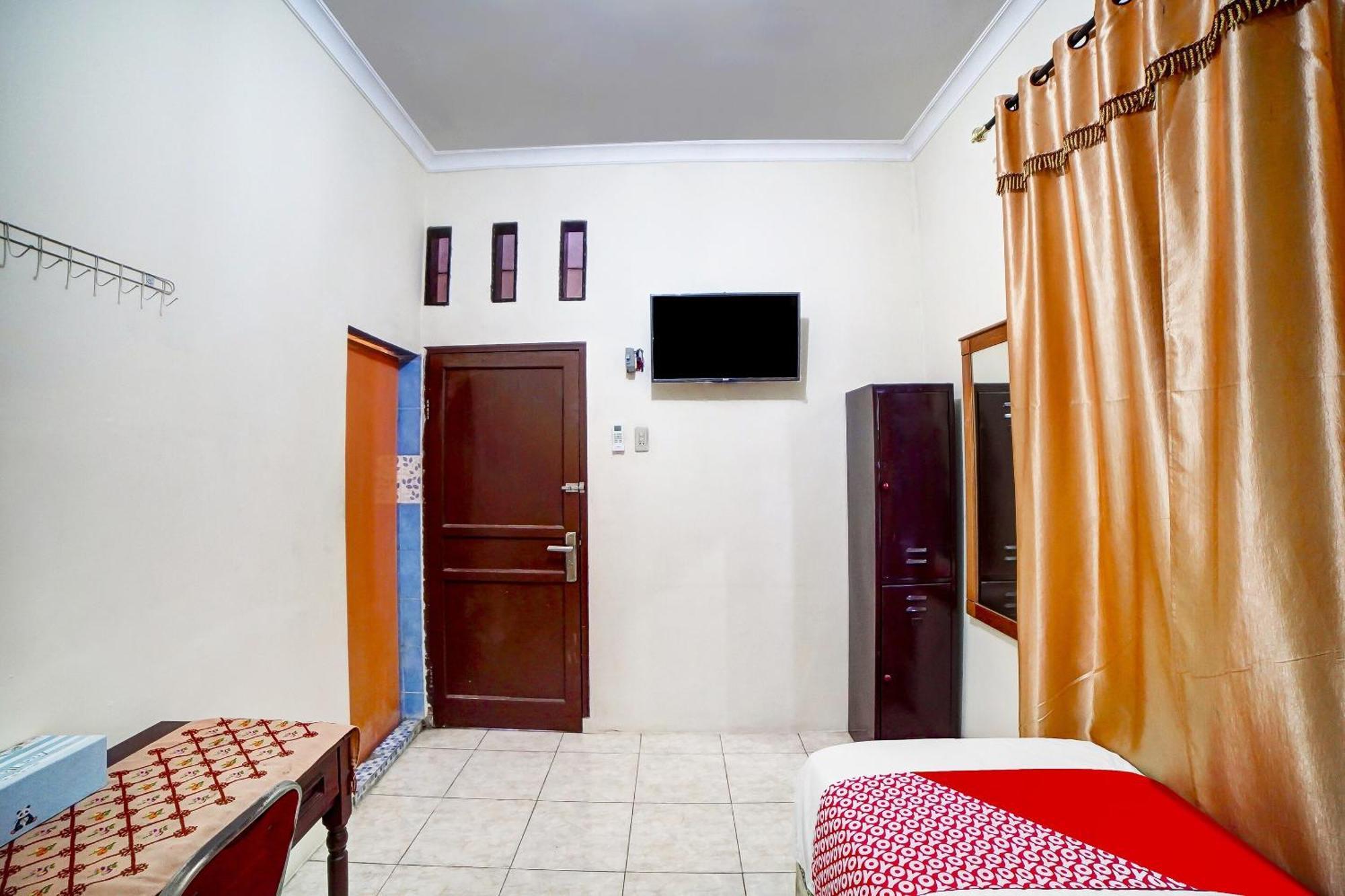 Oyo 91199 Felicia Homestay Medan Buitenkant foto